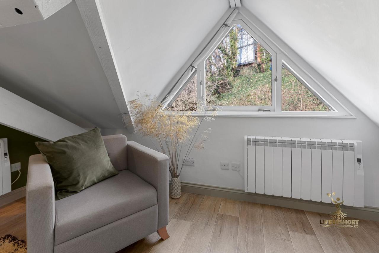 Luxe Courtyard Apartment For 4 Near Exeter City Centre Екстер'єр фото