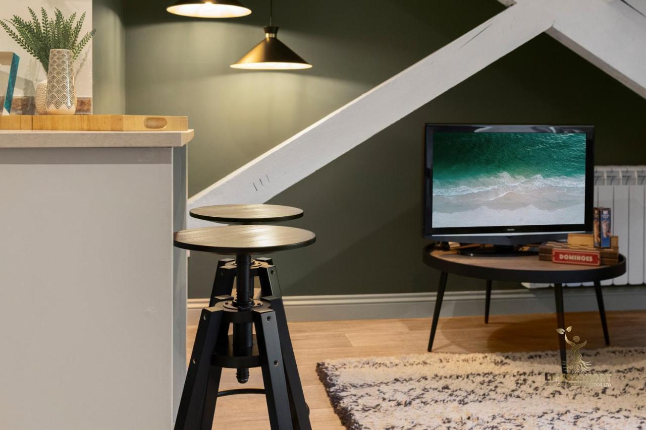 Luxe Courtyard Apartment For 4 Near Exeter City Centre Екстер'єр фото